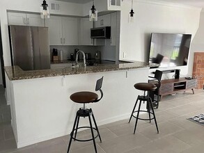2400 Feather Sound Dr in Clearwater, FL - Building Photo - Building Photo