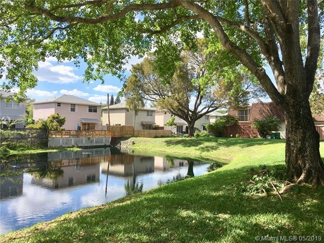 5825 Swordfish Ct-Unit -D in Tamarac, FL - Foto de edificio - Building Photo