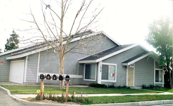 1599-1609 W Ramona Dr in Rialto, CA - Building Photo