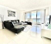 1500 Bay Rd, Unit 820S in Miami Beach, FL - Building Photo - Building Photo