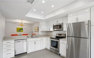 2727 S Sierra Madre in Palm Springs, CA - Foto de edificio - Building Photo