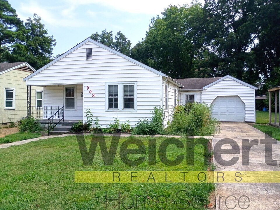 908 W Thompson St in Paragould, AR - Building Photo