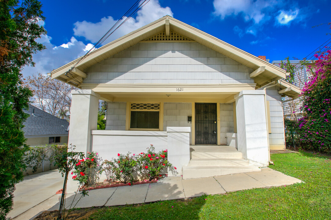 1621 Edgecliffe Dr in Los Angeles, CA - Building Photo