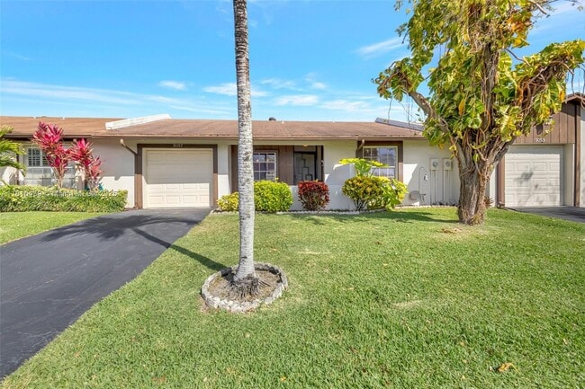 5057 Forsythia St in Delray Beach, FL - Building Photo - Building Photo