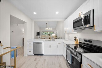 1808 Kings Lake Blvd in Naples, FL - Building Photo - Building Photo