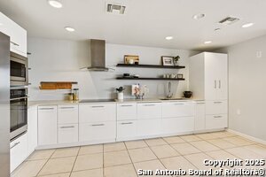 7887 Broadway in San Antonio, TX - Building Photo - Building Photo