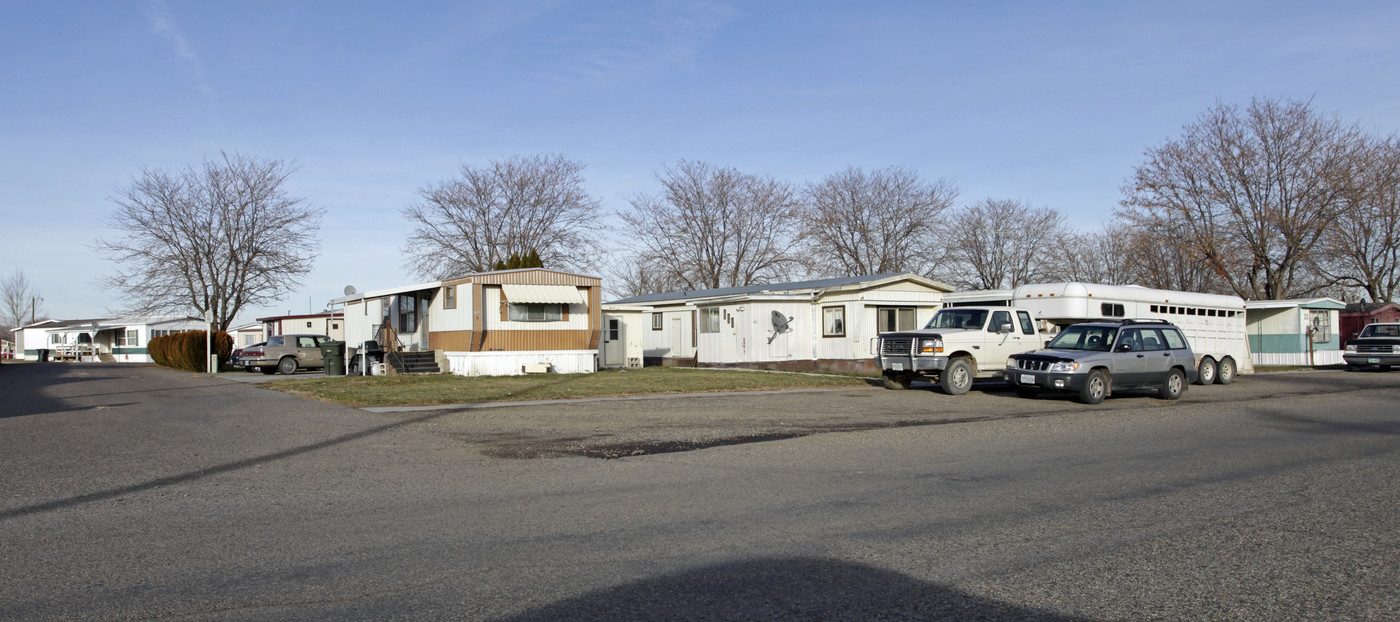 Sparks Mobile Home Park in Nyssa, OR - Building Photo