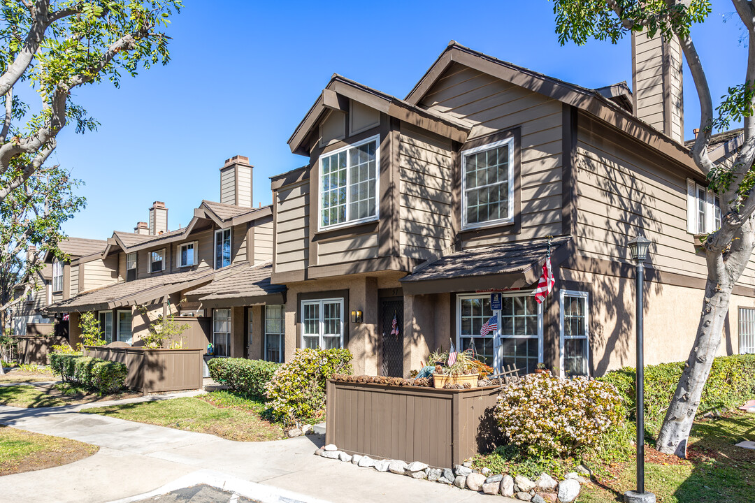 Smoketree Anaheim in Anaheim, CA - Building Photo