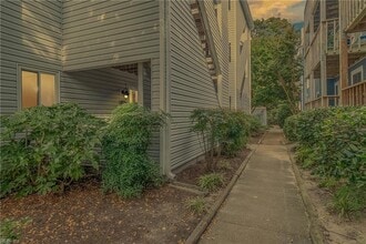 2316 Starfish Rd, Unit 102 in Virginia Beach, VA - Building Photo - Building Photo