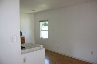 2724 Rohnerville Rd in Fortuna, CA - Building Photo - Building Photo