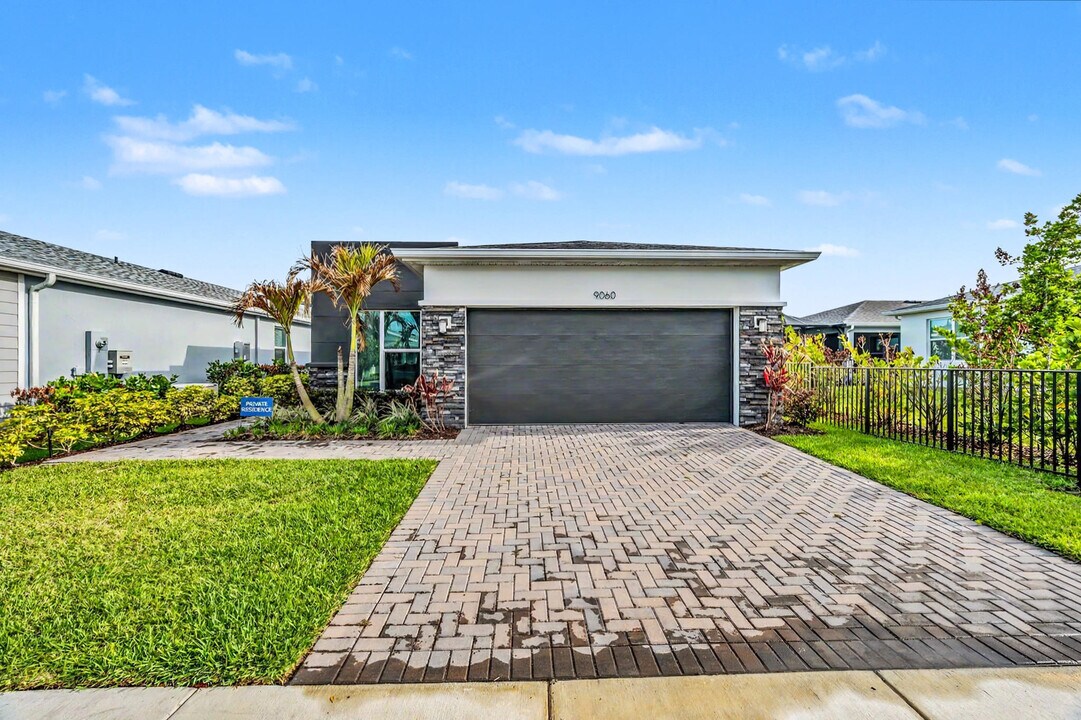 9060 Remy Ln in Port St. Lucie, FL - Building Photo