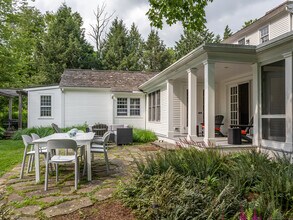 61 Old Litchfield Rd in Washington, CT - Foto de edificio - Building Photo