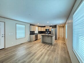 29778 W Essex Ct in New Baltimore, MI - Building Photo - Building Photo