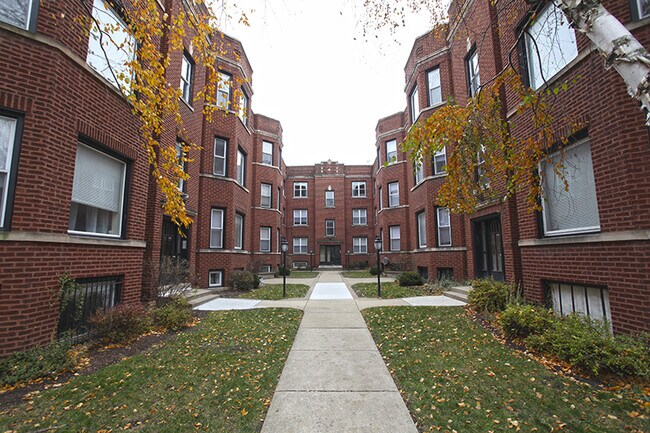 853 W Cornelia Ave in Chicago, IL - Building Photo - Building Photo