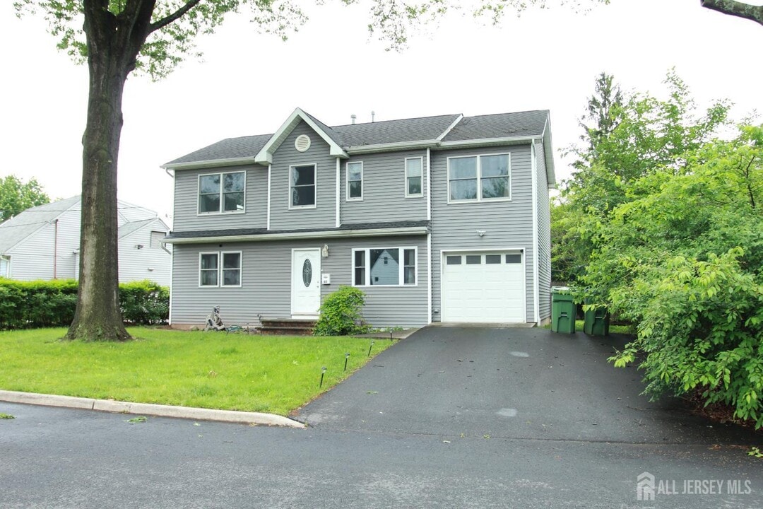 60 Morgan Dr in Edison, NJ - Building Photo