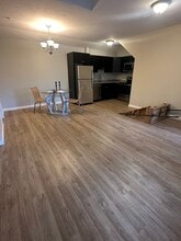 54 Longmeadow Rd in Taunton, MA - Foto de edificio - Building Photo