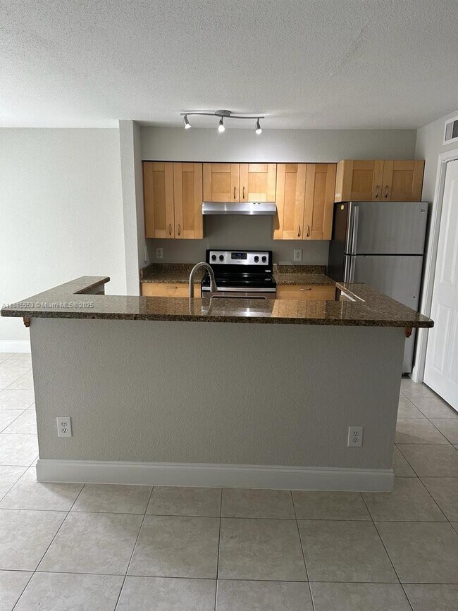 777 Riverside Dr in Coral Springs, FL - Building Photo - Building Photo