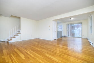 922 Shippan Ave in Stamford, CT - Building Photo - Building Photo