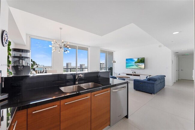 253 NE 2nd St in Miami, FL - Building Photo - Building Photo