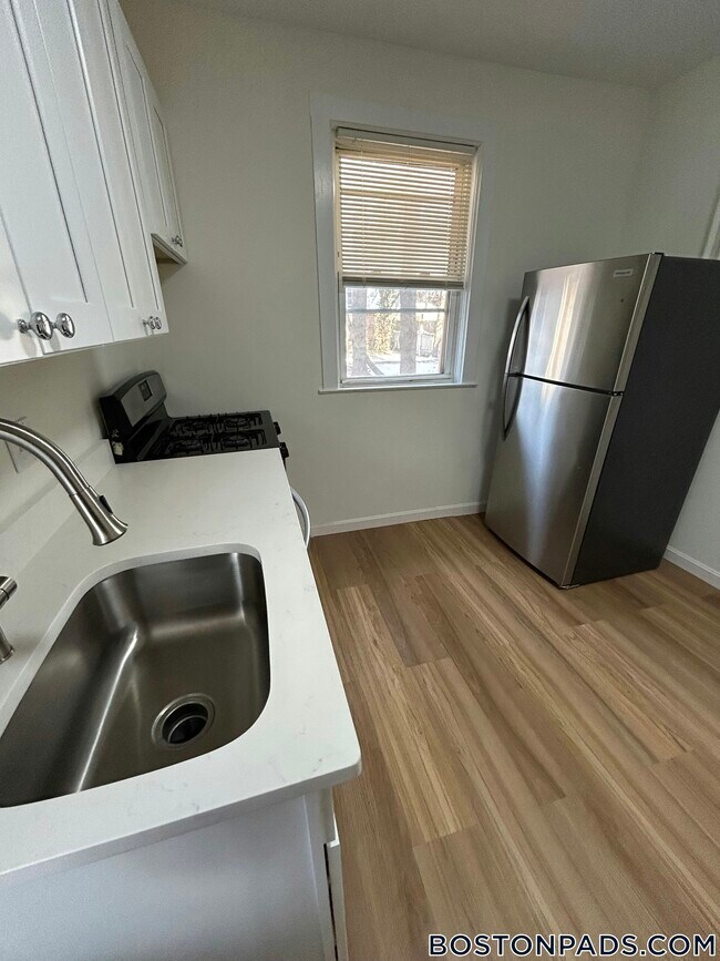17 Pond St in Boston, MA - Building Photo - Building Photo