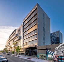 240 NW 25th St in Miami, FL - Building Photo