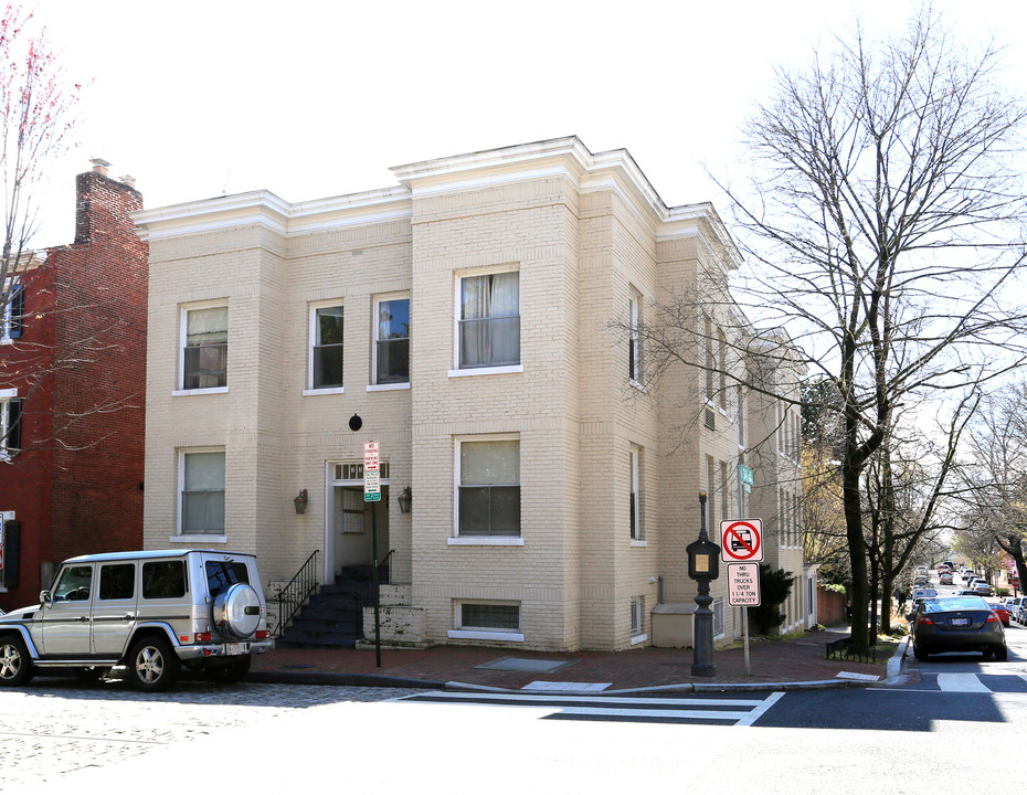 3338 O St NW in Washington, DC - Building Photo