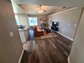 7944 W Charter Oak Rd in Peoria, AZ - Foto de edificio - Building Photo