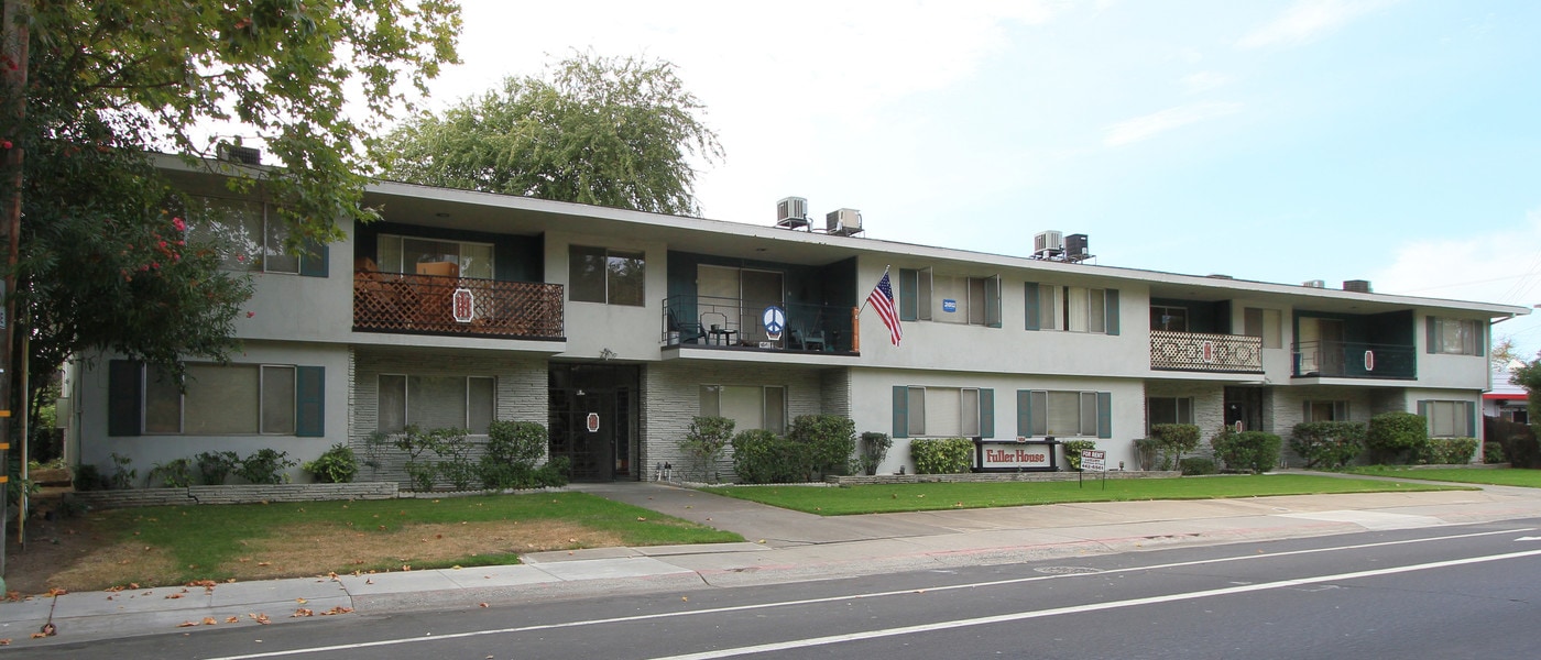 Fuller House in Sacramento, CA - Foto de edificio
