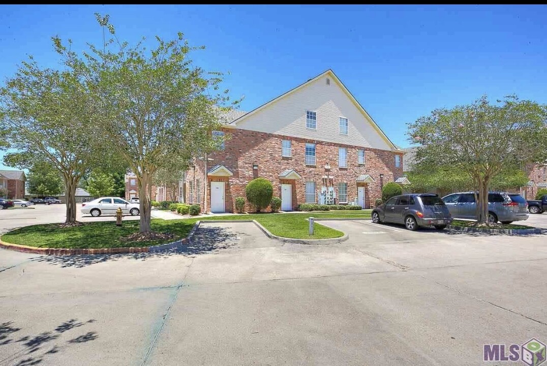 4441 Burbank Dr, Unit 608 in Baton Rouge, LA - Building Photo