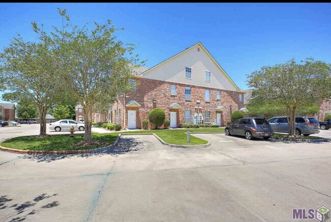 4441 Burbank Dr, Unit 608