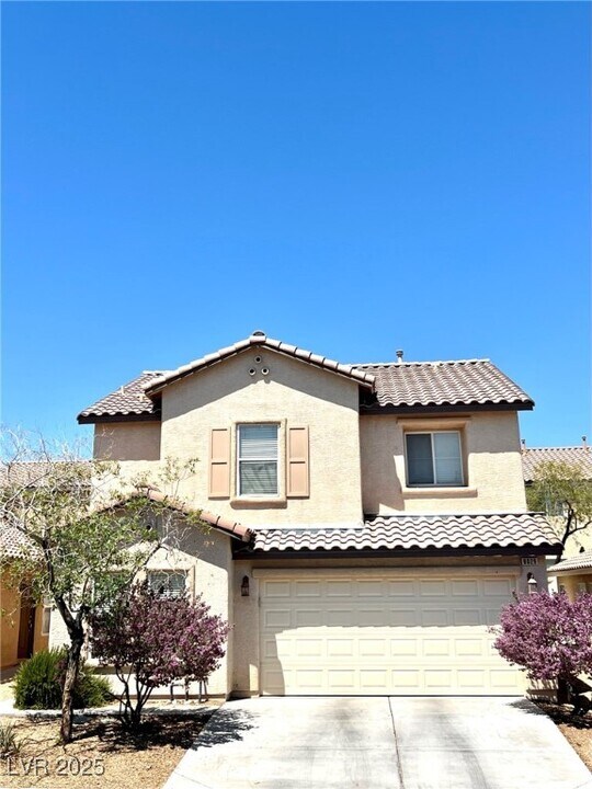 8029 Indian Blanket St in Las Vegas, NV - Building Photo