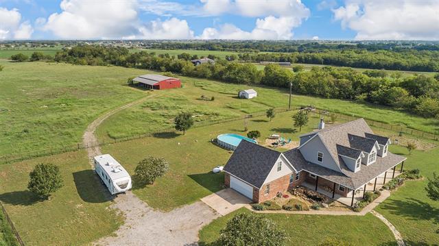 215 Greathouse Cir in Waxahachie, TX - Building Photo
