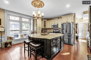 61 Park St, Unit House in Buffalo, NY - Building Photo