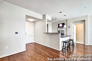7204 Oak Manor Dr in San Antonio, TX - Building Photo - Building Photo