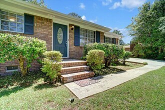 606 Evergreen Dr in Woodstock, GA - Building Photo - Building Photo
