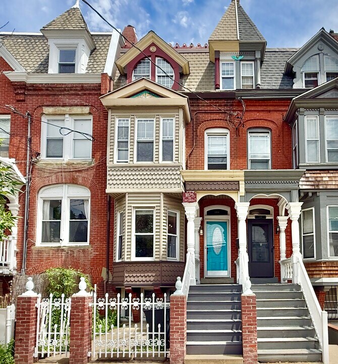 258 Broad St in Bridgeport, CT - Building Photo