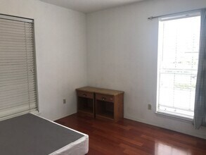 9201 Clarewood Dr in Houston, TX - Building Photo - Building Photo