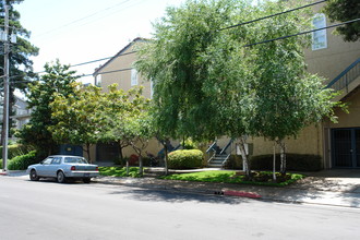 628 Chestnut St in San Carlos, CA - Building Photo - Building Photo