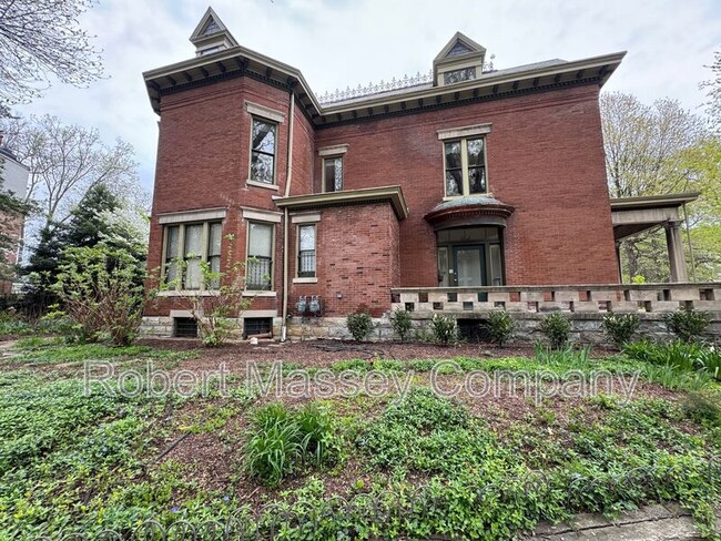 2101 Cherokee Pkwy in Louisville, KY - Building Photo - Building Photo