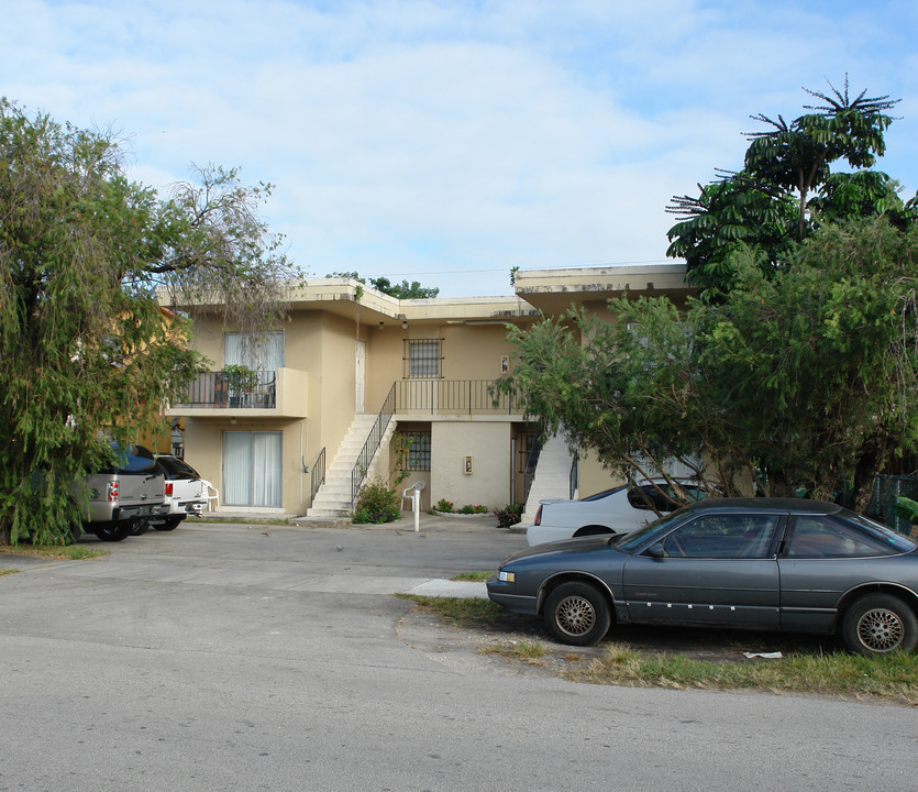 10811 SW 5th St in Miami, FL - Building Photo