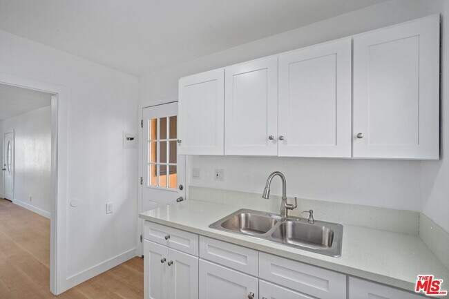 8150 Sepulveda Pl in Los Angeles, CA - Building Photo - Building Photo