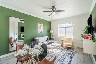 2155 S 55th St in Tempe, AZ - Foto de edificio - Building Photo