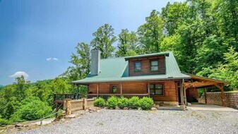 966 Gibson Rd in Franklin, NC - Building Photo