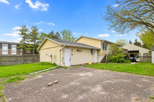 6712 N Terra Vista Dr in Peoria, IL - Building Photo - Building Photo