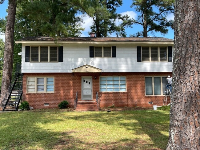 property at 400 W Farmer St