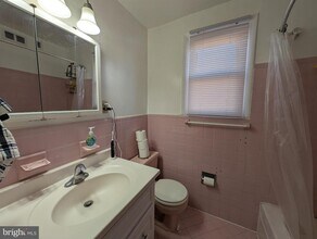 910 Durard Rd in Philadelphia, PA - Building Photo - Building Photo