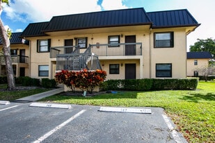 142 NW 91st Ave in Pembroke Pines, FL - Building Photo