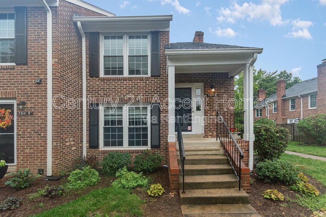 2514 S Arlington Mill Dr in Arlington, VA - Building Photo