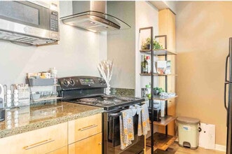 11011 NE 9th St, Unit SI ID1369962P in Bellevue, WA - Building Photo - Building Photo