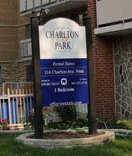 Charlton Park Apartments in Hamilton, ON - Building Photo - Building Photo